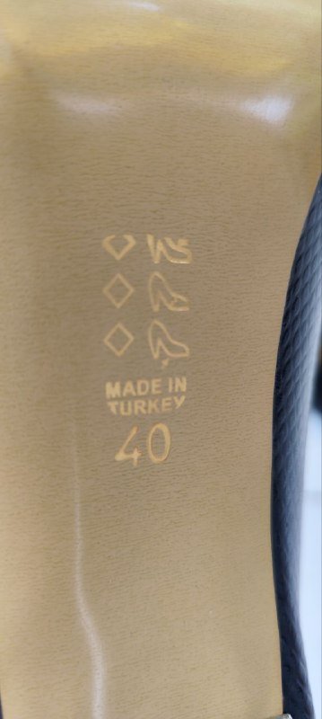 щёлочный лак для волос, мусс, блузка, юбка, туфли с острым носом 7