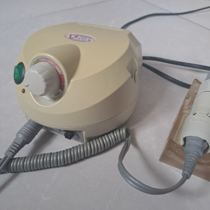 Маникюрный аппарат, лампа, типсы, патчи, кисточки