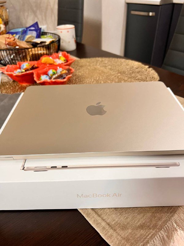 MacBook Air 13 16GB 256GB SSD Apple M2 3