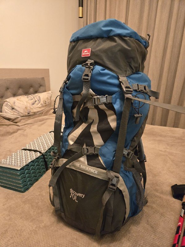 рюкзак Naturehike Discovery, спальники, палки, горелка, каремат, гантель 10 кг