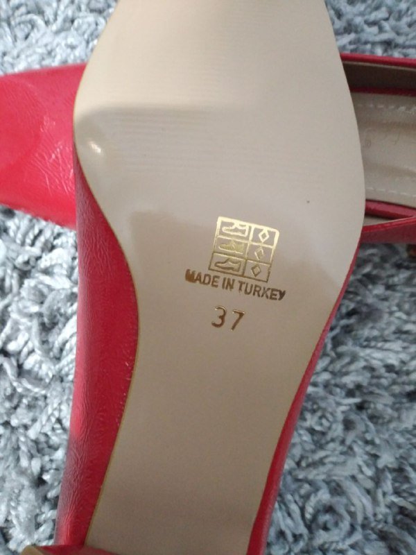 Красные женские туфли 37 размер 5