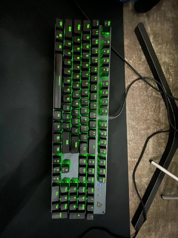 Компьютер с монитором, мышью и креслом 4