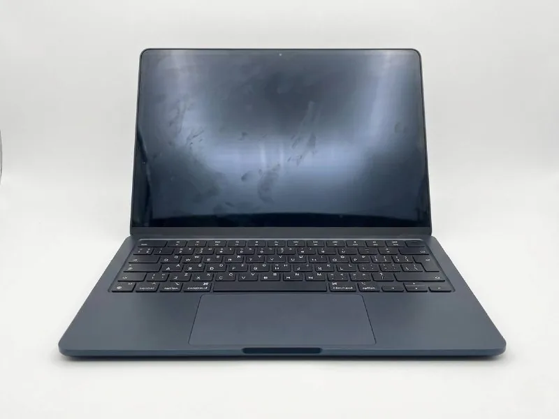 MacBook 13 M2 256GB 1