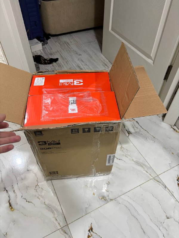 JBL 306 MKII, Focusrite audio interface, Rode NT USB microphone 3