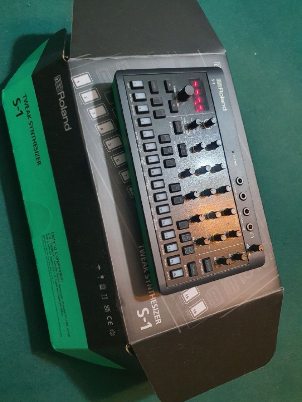 Синтезатор Roland S-1