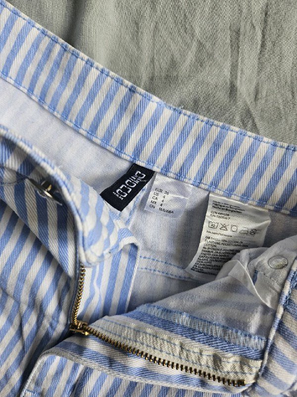 Короткие шорты в полоску H&M, размер 36 3