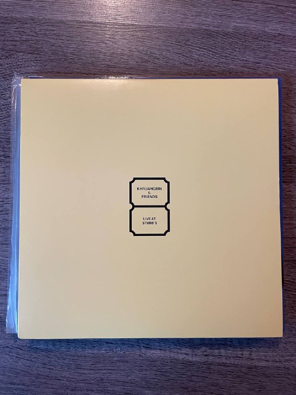 Пластинки от Lana Del Rey, The Doors и других 6