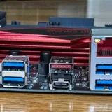 Мышь Logitech G102, материнская плата Asus B150, процессор Intel i7-7700k, ОЗУ Crucial 2x8GB, водяное охлаждение Deepcool 4