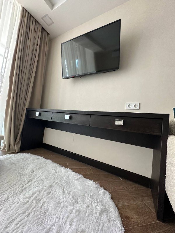 Стол-тумба комод под ТВ и макияжный столик 2