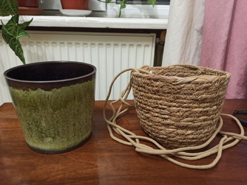 Цветочные горшки, плетеное и керамическое кашпо, пластиковые поддоны 2