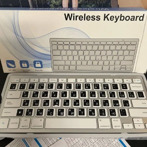 Compact wireless keyboard