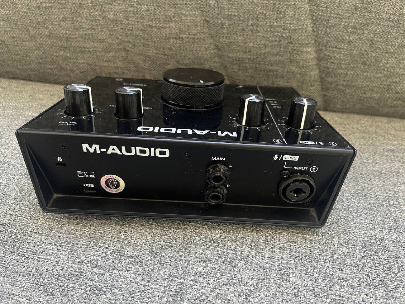 Гитарный усилитель Roland Cube 30X, примочка Marshall Jackhammer JH-1, аудиоинтерфейс M-Audio AIR 192|4 9