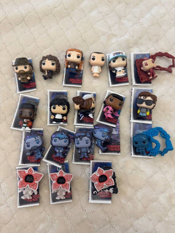 Игрушки Киндер 19 фигурок Очень странные дела