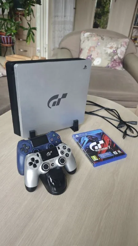 PS4 Slim Gran Turismo, 2 геймпада, GT7 1