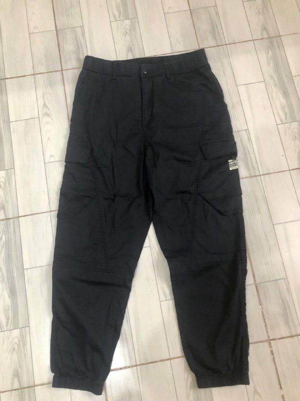 Жилет, брюки, детская обувь, купальник, черные тапочки 4