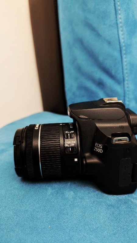 Canon EOS 250D, объектив EF-S 18-55mm, ремень, зарядка, SD 16 ГБ 2