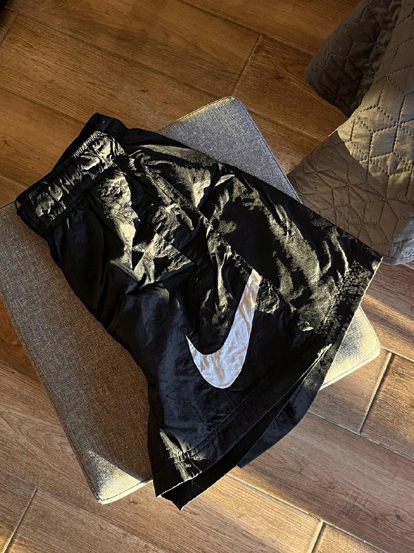 Джинсы Massimo Dutti, Свитер Mango, Шорты Nike, Книга Setters, Шорты H&M, Куртка Roxy 3