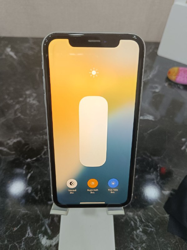 MacBook Pro 13 - inch 2019, iPhone XR 256Gb White 10