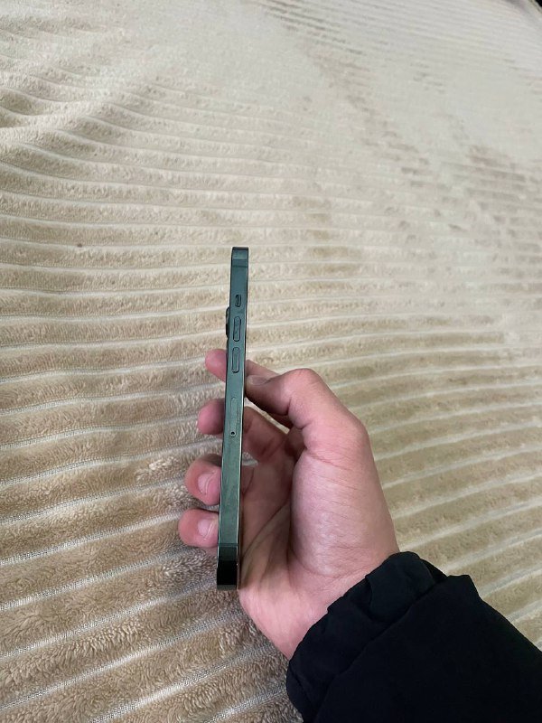 IPhone 13 Pro 128гб с чехлами и зарядкой 5