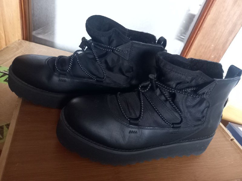 Куртка Decathlon Forclaz MT100, Ветровка Outventure, Ботинки UGG 4