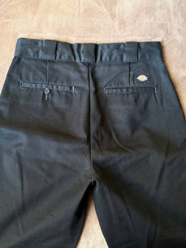 Брюки Dickies, Свитер The Office, Сумка кожаная, Туалетная вода 2