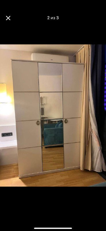 Трехстворчатый шкаф с зеркалом, барный маленький холодильник 4