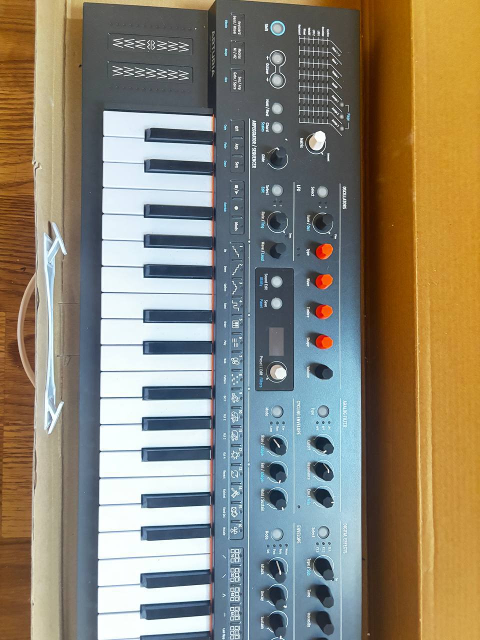 Синтезатор Arturia minifreak 2
