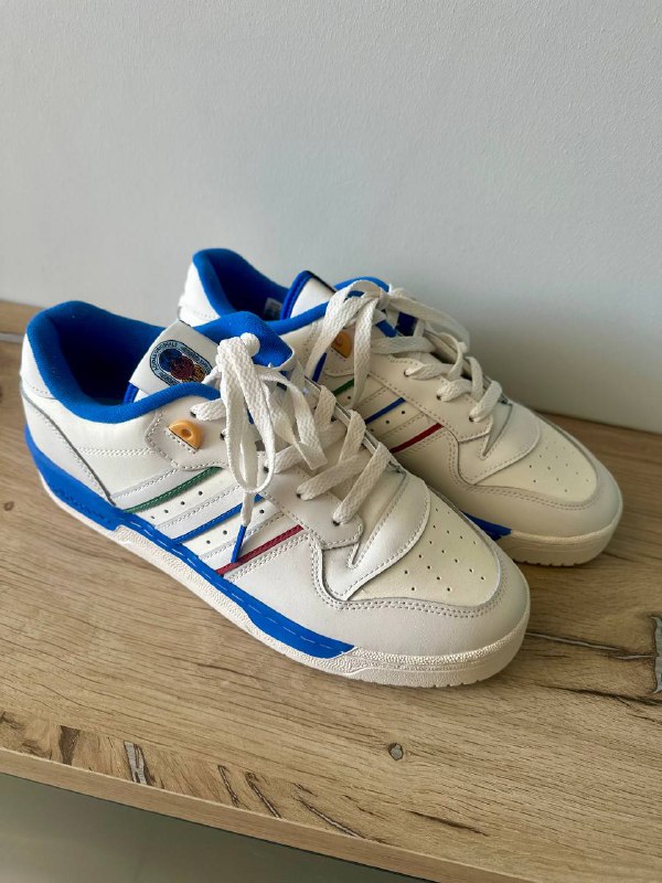Кеды Vans, худи Adidas, кроссовки Adidas, лоферы Timberland 6