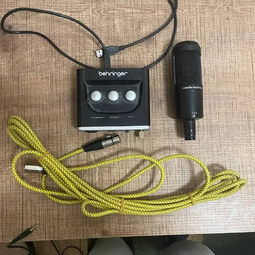 Микрофон Audio-Technica AT2050, аудиоинтерфейс Behringer UM2, XLR-кабель