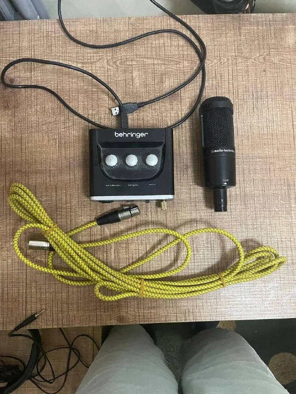 Микрофон Audio-Technica AT2050, аудиоинтерфейс Behringer UM2, XLR-кабель 1