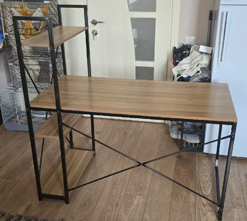 Стол из МДФ с металлическим каркасом 1