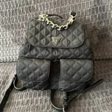 Рюкзак GUESS 1