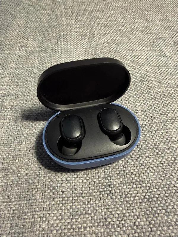 Наушники Redmi AirDots, силиконовый чехол 1