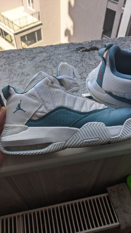 Кроссовки Nike Air Jordan бело-красные и бело-голубые 6