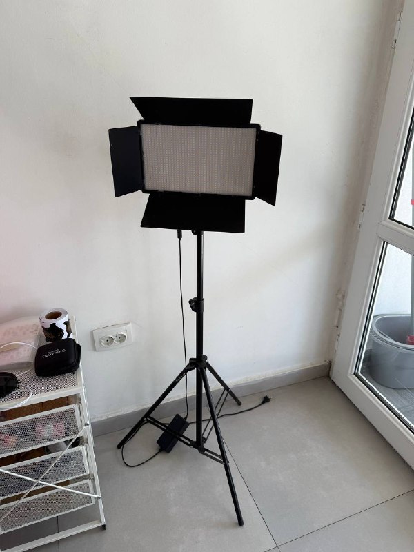 Видеосвет с усиленным штативом PRO LED 800