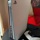 PS5 с двумя геймпадами 2
