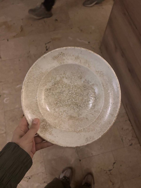 Зеленые, бежевые глубокие и плоские тарелки 5