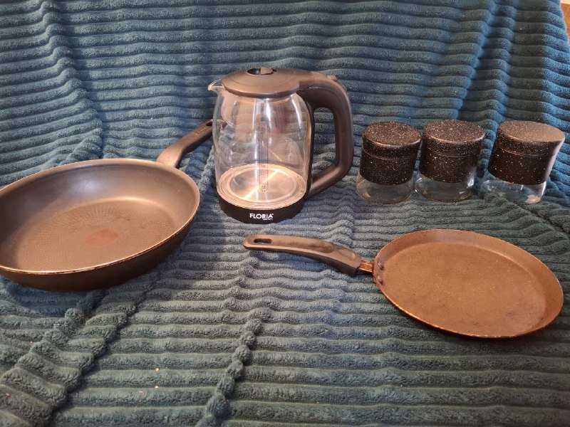 Чашки, стаканы, кружки, доски, терка, сахарница, контейнеры, стойка для сушки, тарелки, блинница, столовые приборы и кухонные принадлежности 6