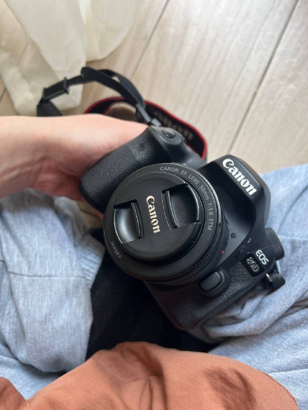 Фотоаппарат Canon 80D с объективом 50mm EF 1:1.8 STM