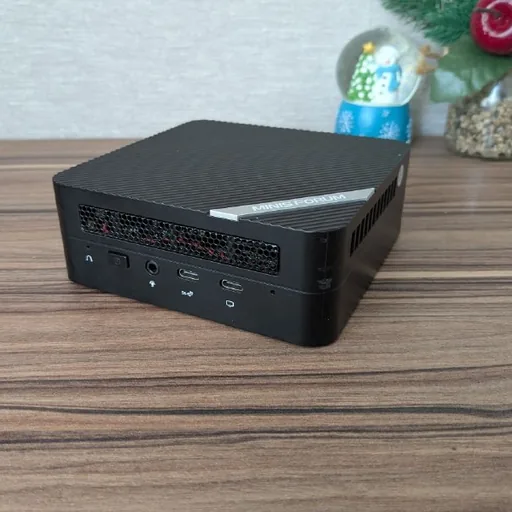 Minisforum UM560XT