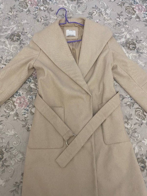 Пальто Bershka женское бежевое XS