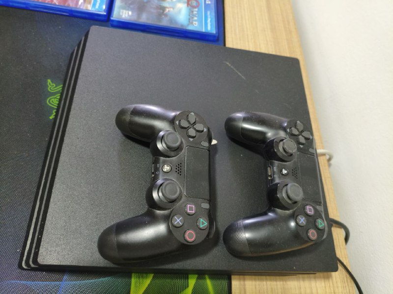 PlayStation 4 Pro, two controllers, four games 2