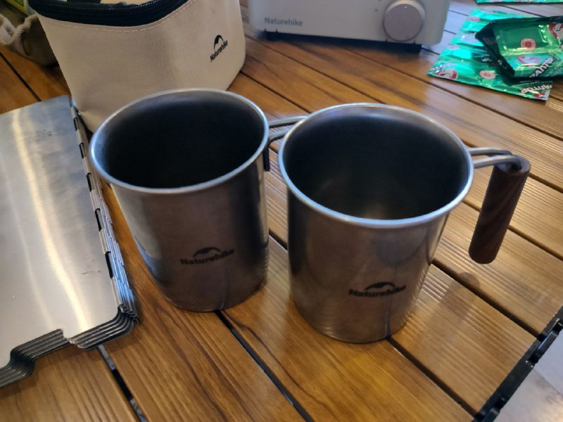 Кружка, стол раскладной, газовая плита, набор для специй, подушка, стул складной 2