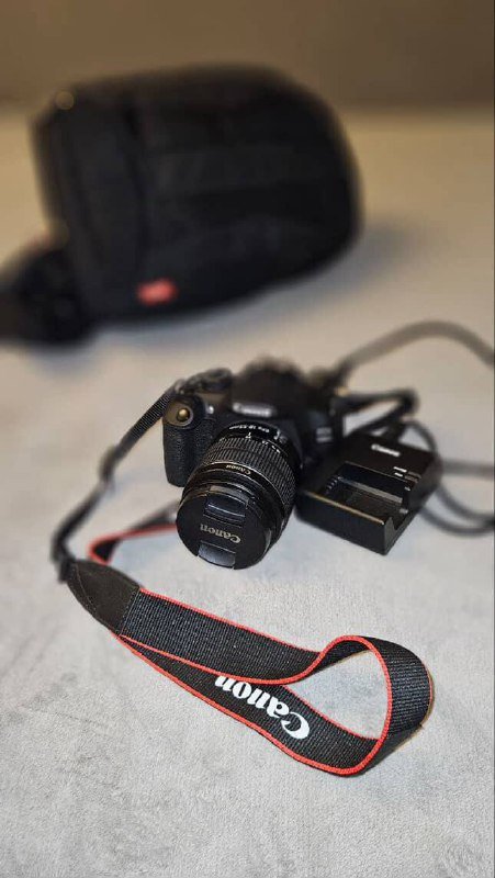 Камера Canon EOS 1200D, объектив 75-300мм, сумка Canon EOS 3