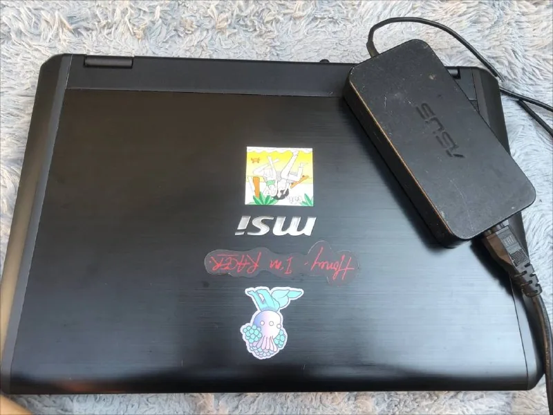 Ноутбук MSI 1