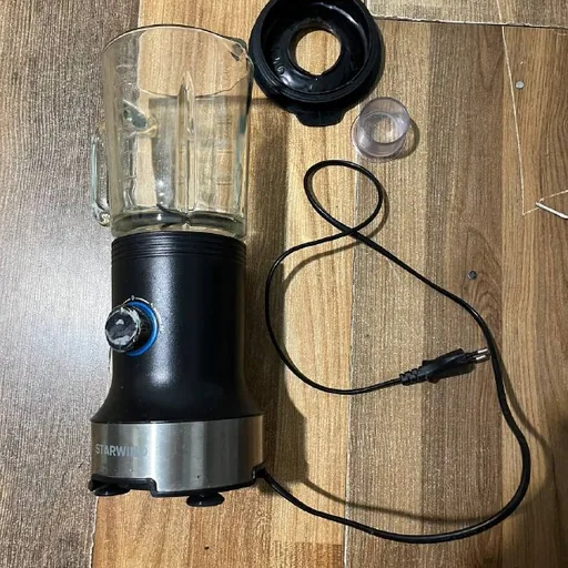 Блендер Starwind 800ml