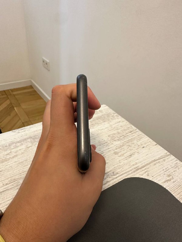 iPhone 11 128GB Black 5