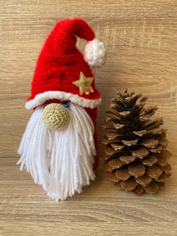 Новогодний гномик наполняется конфетами