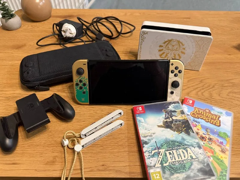 Nintendo Switch OLED Zelda Edition 1