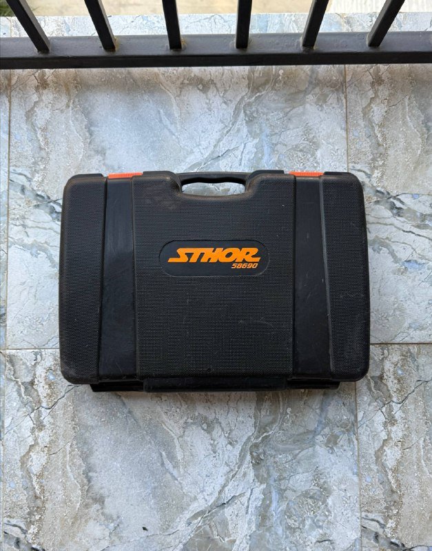 Набор инструментов: трещотка, головки, ключи, отвёртки, плоскогубцы